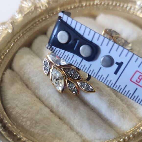 Vintage Nina Ricci 22kt Gold Plated Clip On Earrings Leaf Design Designer Signed - Picture 4 of 4